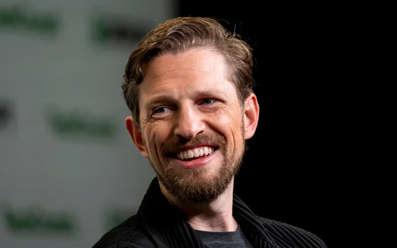 CEO da Automattic Remodela Conselho Após Tentativa de Afastamento e Monta Equipe Inusitada com Autor de Ficção Científica