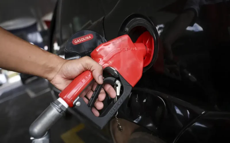 ANP Multa Distribuidoras em R$ 700 Milhões por Aumento Abusivo de Combustíveis: O Que Isso Significa Para Seu Bolso?