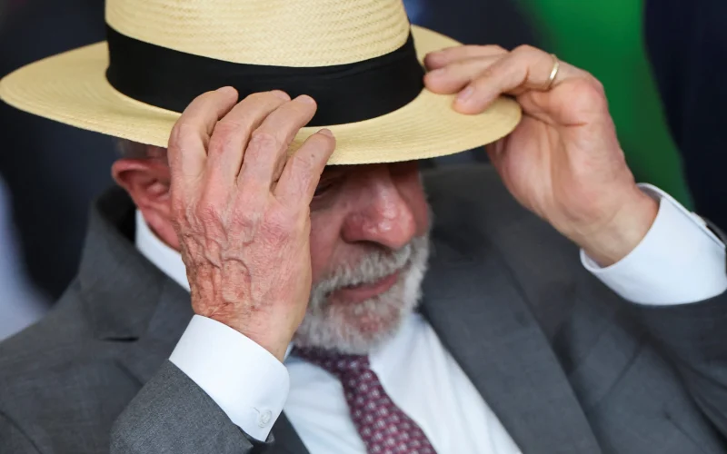 Lula em SP: Estabilidade Fiscal é 'Obrigatória' e Alerta sobre Riquezas Brasileiras em Jantar com Empresários