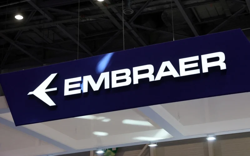 Embraer (EMBJ3): Vale a pena comprar após alta de 30%? XP vê fôlego extra e projeta R$ 116 em 2027