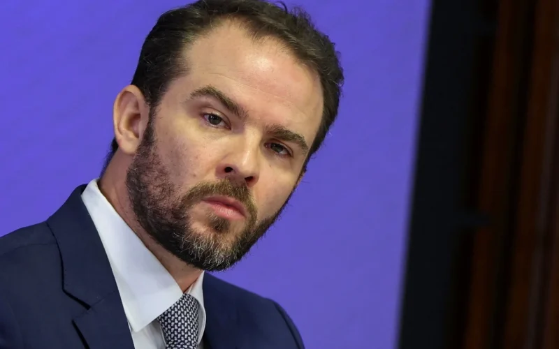 Juros no Brasil: Meta de Redução Depende de Fiscalização Robusta e Reformas Estruturais, Afirma Ministro Durigan
