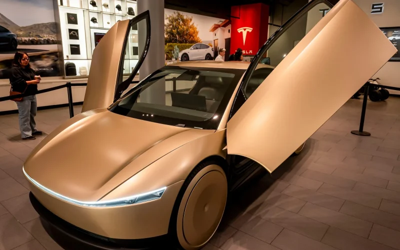 Tesla Garante R$ 150 Bilhões em Crédito: Cybercab, Robôs e Caminhões Elétricos na Mira da Expansão Global