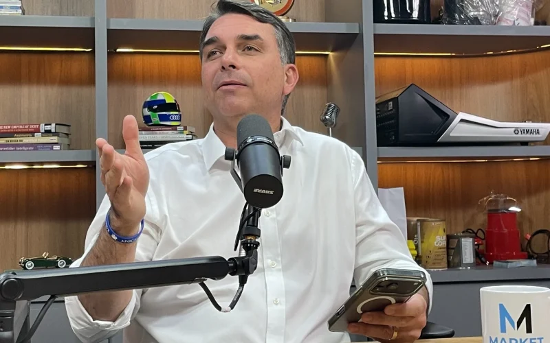 Flávio Bolsonaro Desiste de Debate na Globo: Entenda o Impacto da Decisão de Gilmar Mendes e o Cenário Eleitoral