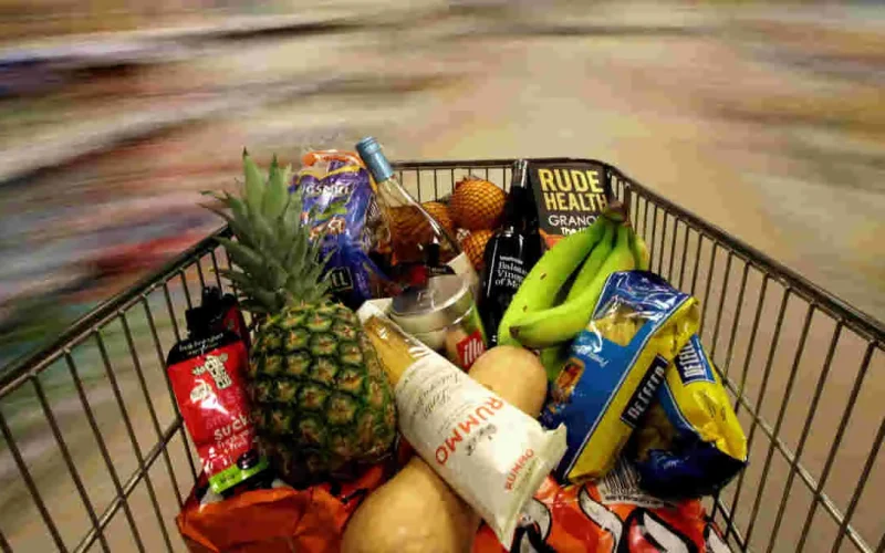 Preços da Cesta Básica em Fevereiro: Óleo, Açúcar, Café, Arroz e Leite Caem, Mas Custo Total Sobe em 14 Capitais