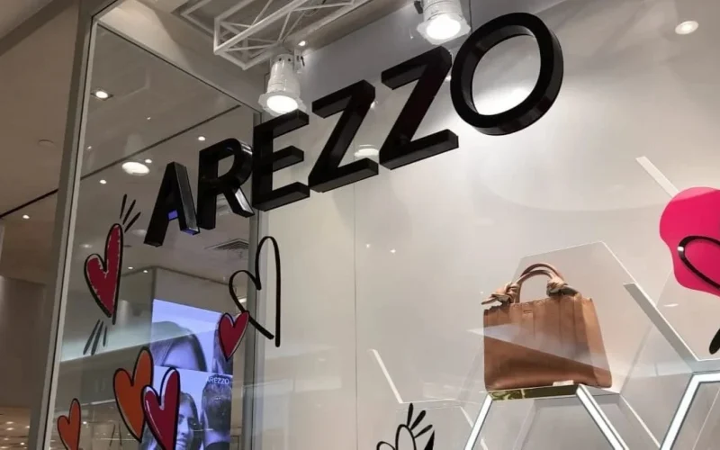 Azzas 2154 (AZZA3): Lucro Recorrente de R$ 168 Milhões no 4T25, Foco Estratégico em Caixa e Expansão Internacional