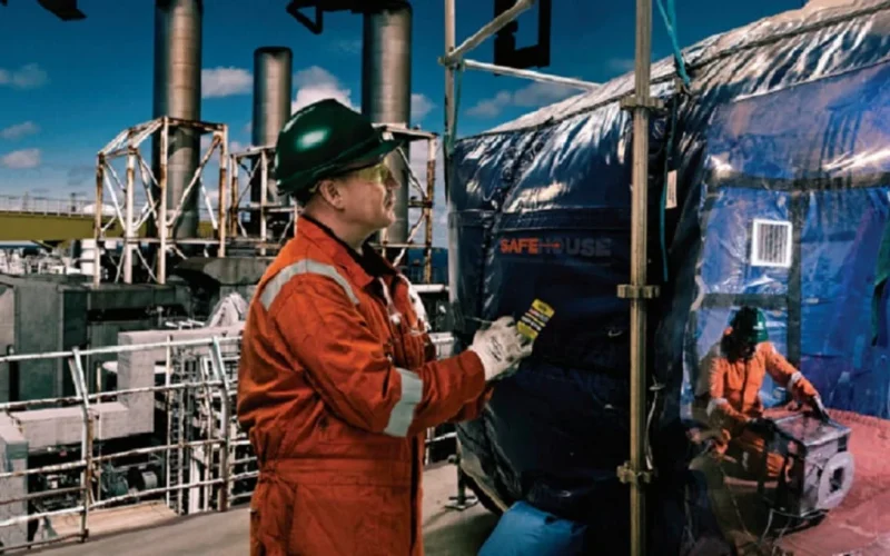 Lucro da Priner (PRNR3) despenca no 4T25, mas analistas do Itaú BBA, BTG e Empiricus veem potencial de alta de até 49% para 2026