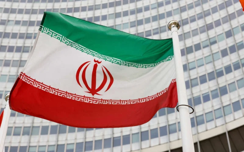 Ali Larijani, Potência Iraniana, Morre em Ataque Aéreo Misto EUA-Israel; Crise se Agrava