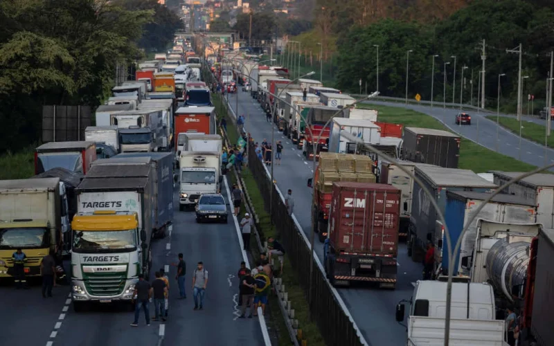 Caminhoneiros Evitam Greve Após Medidas do Governo Federal para Fretes e Preços do Diesel
