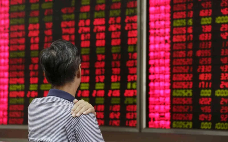 Bolsas Asiáticas em Queda: Guerra no Oriente Médio Pesa, Apesar da Baixa do Petróleo; China Lidera Perdas