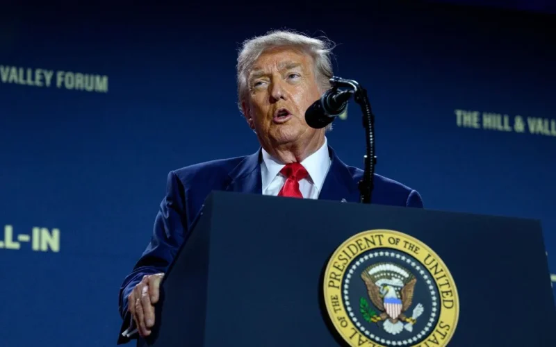 Trump Minimiza Impacto da Guerra no Irã nos Preços do Petróleo e Bolsas, Mas Mercados Reagem Negativamente