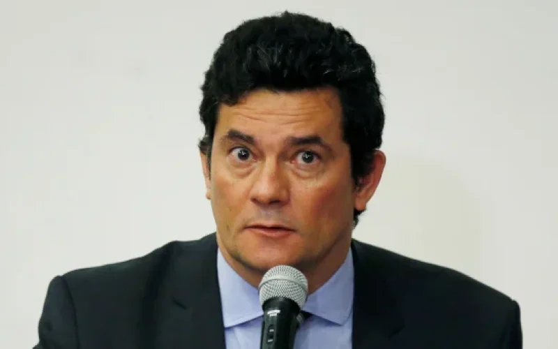 Flávio Bolsonaro explica apoio a Moro no PR: Ratinho Jr. será candidato à Presidência pelo PSD