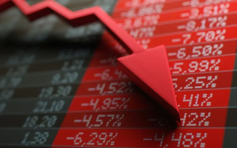 Ibovespa despenca 2% com Petrobras e Wall Street em crise; dólar dispara a R$ 5,31 com tensões no Irã