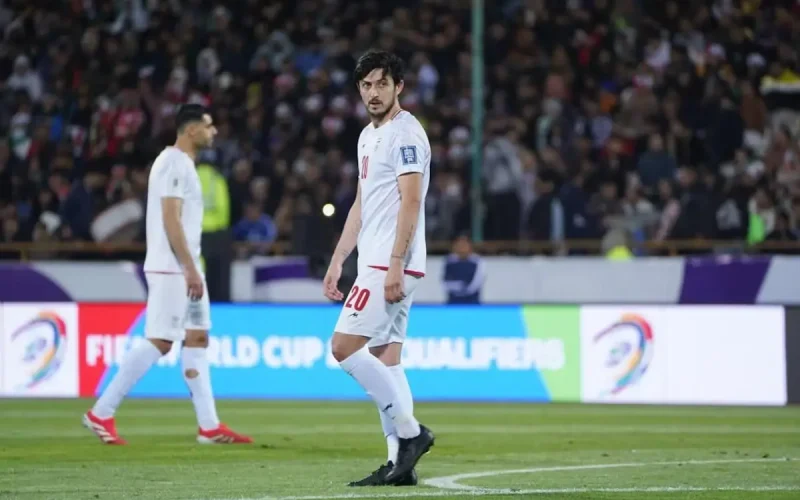 Escândalo Político no Irã: Jogador de Destaque Fora da Seleção Após Foto com Autoridades de Dubai Gera Críticas e Incertezas