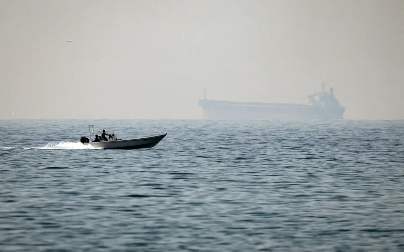 EUA Reduzem Ameaça Iraniana em Ormuz com Ataques a Mísseis, 22 Nações Oferecem Apoio à Navegação Segura