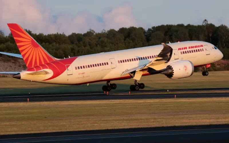 Erro da Air India: Voo para o Canadá retorna à Índia após 4 horas de voo por falha operacional