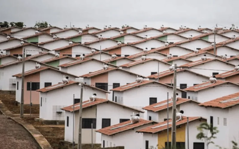 Minha Casa, Minha Vida Atrai Gigantes do Alto Padrão: Reformas e Juros Baixos Impulsionam Mercado Popular