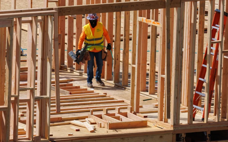 Gastos com Construção nos EUA Caem Inesperadamente em Janeiro: O Que Isso Significa para o Mercado Imobiliário e Investimentos?