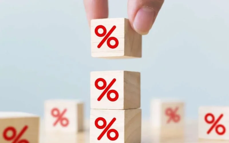 Juros Futuros Disparam: Ata do Copom e Petróleo a US$ 100 Acendem Sinal Vermelho para Investidores