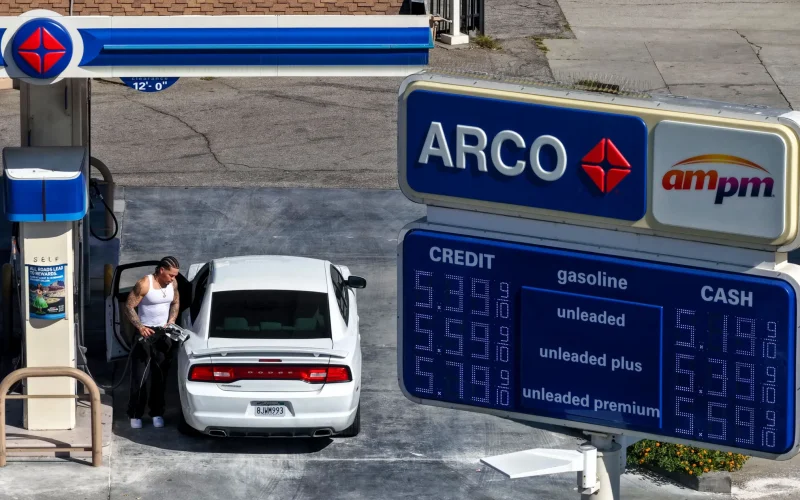 Alta do Preço da Gasolina: Boa Notícia para Carros Elétricos? A Complicada Realidade Financeira