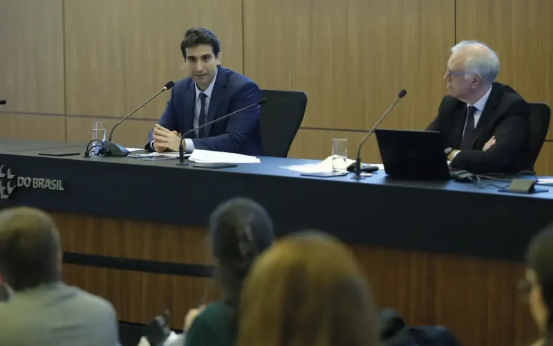 Guerra no Oriente Médio: Galípolo do BC avalia margens de manobra diante de incertezas globais e seus impactos no Brasil