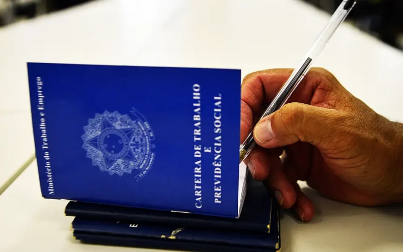 Previdência Social no Brasil Atinge Recorde Histórico: 66,8% dos Trabalhadores Contribuem, O que Isso Significa Para Sua Poupança e Aposentadoria?