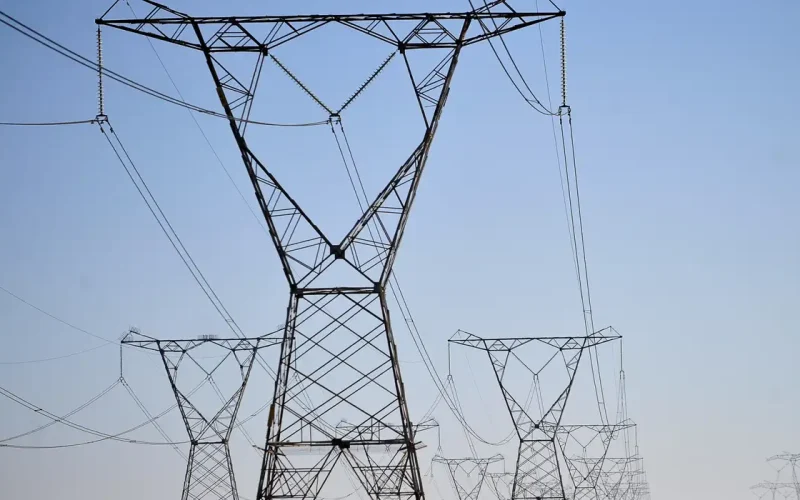 Aneel Leilão de Transmissão: 5 Novos Lotes Geram R$ 3,3 Bilhões em Investimentos e Prometem 8,4 Mil Empregos