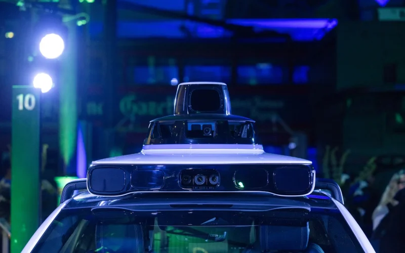 Waymo Acelera: 500.000 Corridas Semanais de Robotáxi Revelam Expansão Exponencial e Desafios Regulatórios