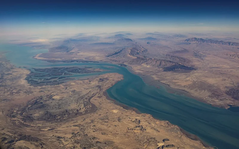 Gargalos Marítimos Globais: Conheça os 10 Estreitos Vitais que Movem o Comércio e Geram Riscos Geopolíticos