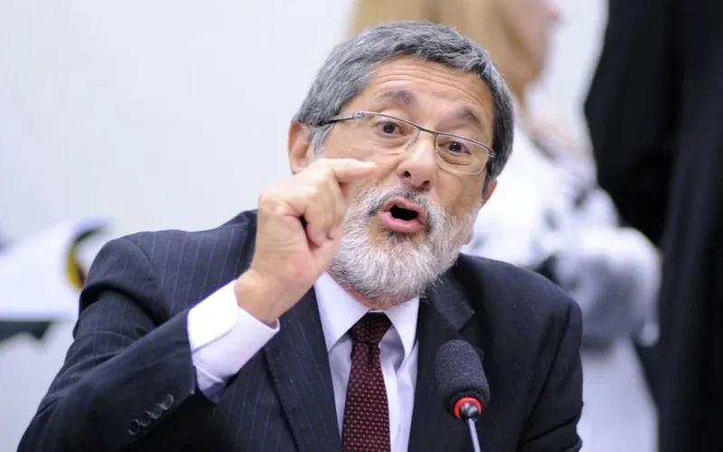 Guerra no Oriente Médio Expõe Vulnerabilidade Energética do Brasil: Ex-Presidente da Petrobras Alerta sobre Crise