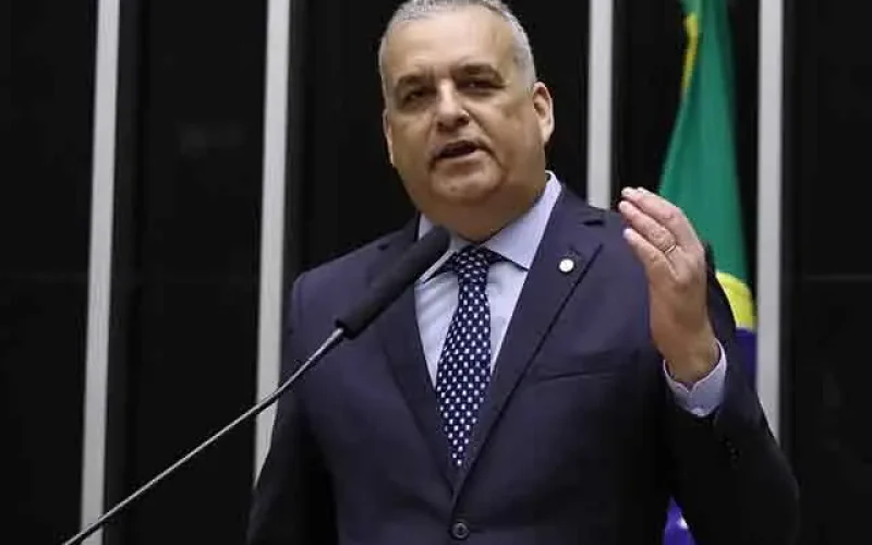Gaspar em Meio a Acusações: Vídeo sobre Paternidade e a Complexa CPMI do INSS