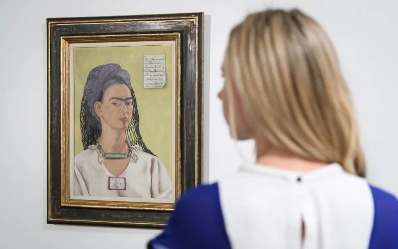 Frida Kahlo: A Ascensão Meteórica da Ícone Mexicana e Seu Impacto no Mercado de Arte Global