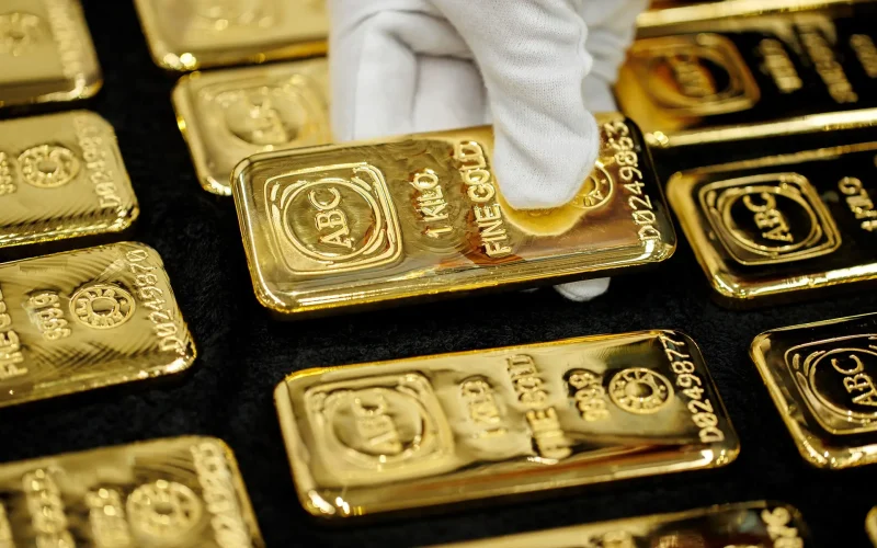 Ouro em Queda Livre: Conflito no Irã Desafia o Papel de "Porto Seguro" e Surpreende Investidores