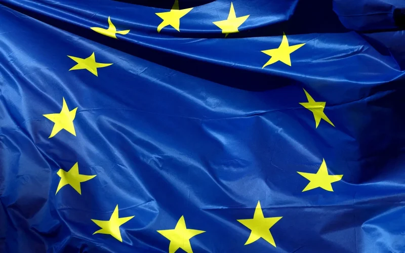 União Europeia Alerta: "Ataques Irã-Golfo Devem Cessar Imediatamente" - Impacto Econômico em Cena