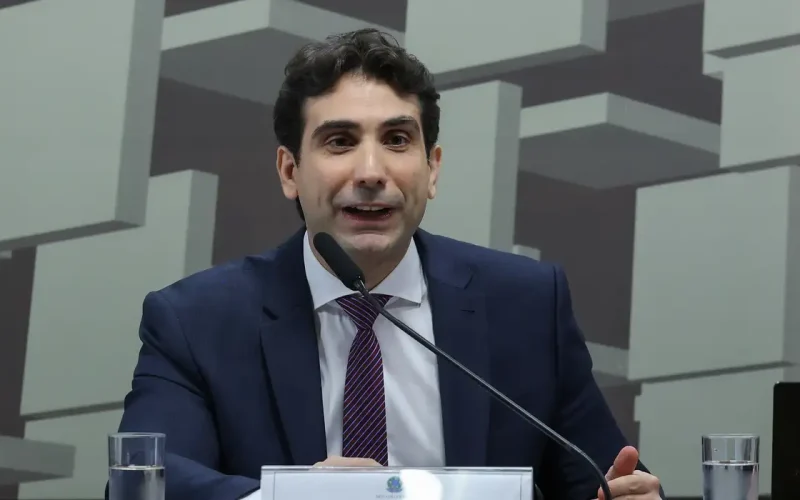 Galípolo: Brasil Mais Forte Contra Volatilidade do Petróleo? Entenda a Vantagem Estratégica Pós-Guerra no Oriente Médio