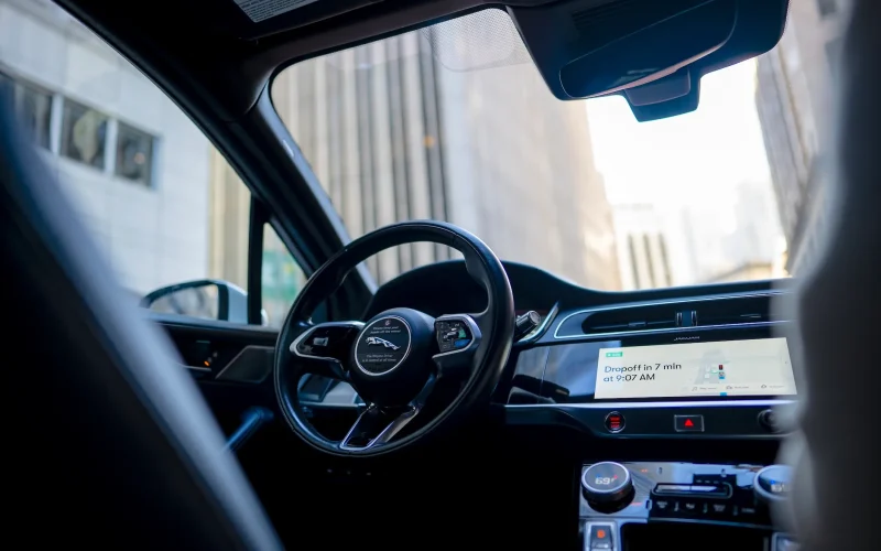 Waymo Expande para Aeroporto de San Antonio: A Revolução dos Robotáxis Chega ao Texas com Desafios e Oportunidades