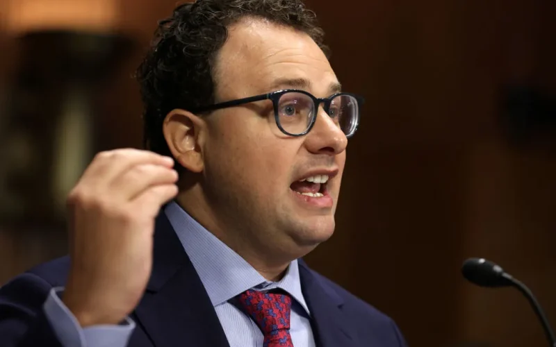 Anthropic em Apuros: Vazamentos de Código Ameaçam Liderança em IA e Despertam Alertas no Mercado