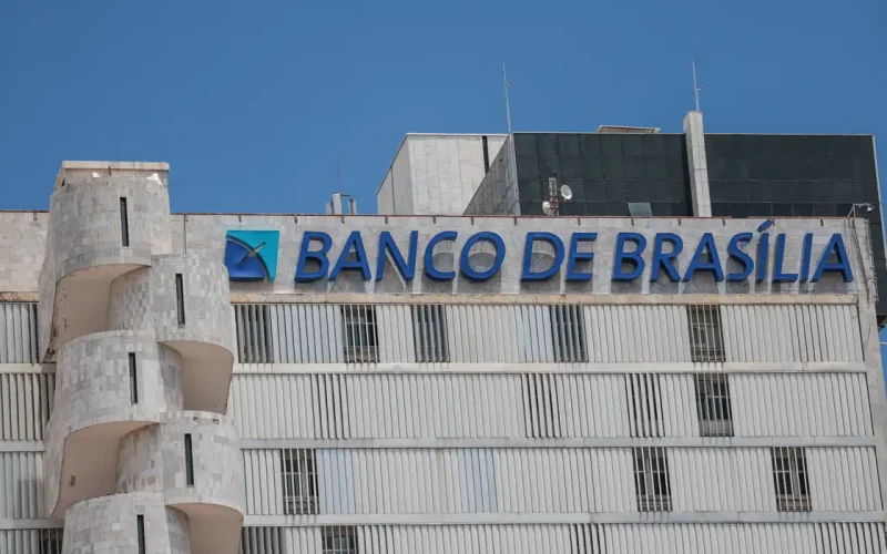 BRB Atraso no Balanço 2025: Crise com Banco Master Gera Incerteza e Pressão Regulatória