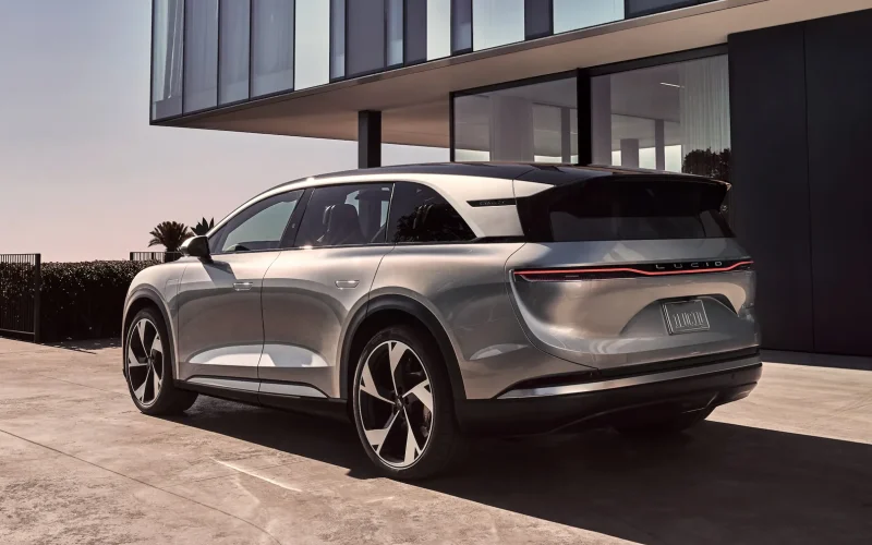 Lucid Motors: Falha em Cintos de Segurança Leva ao Recall de Mais de 4.000 SUVs Gravity, Impactando a Confiança do Consumidor e Investidores