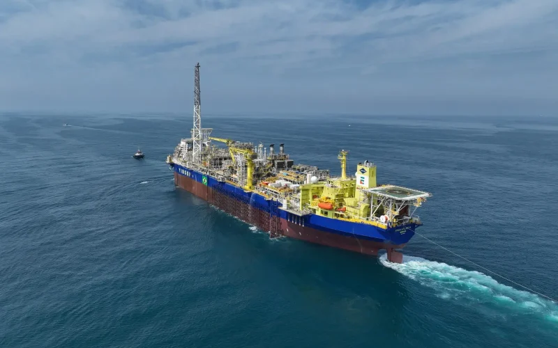 Petrobras e Petroleiras em Queda: Guerra no Oriente Médio e Petróleo Baixo Afetam Ações; O Que Fazer?