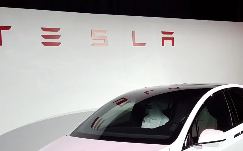 Fim do Tesla Model S e X: O Futuro Elétrico da Tesla Mira no Cybercab Autônomo e Robôs Otimus