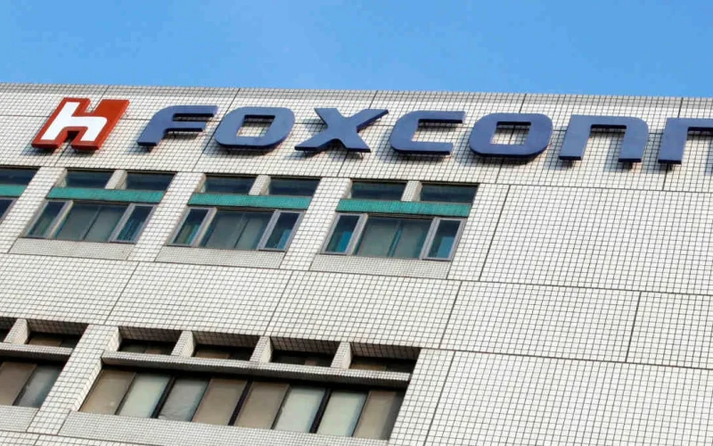 Foxconn Dispara 30% no 1º Trimestre com IA, Mas Alerta: "Situação Global Volátil" Afeta Negócios
