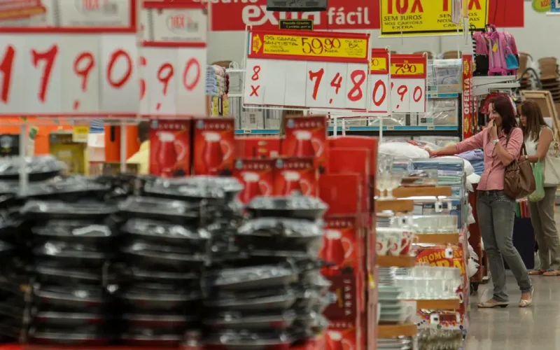 Inflação Sobe para 4,36% em 2024: Guerra no Oriente Médio e Selic em Foco