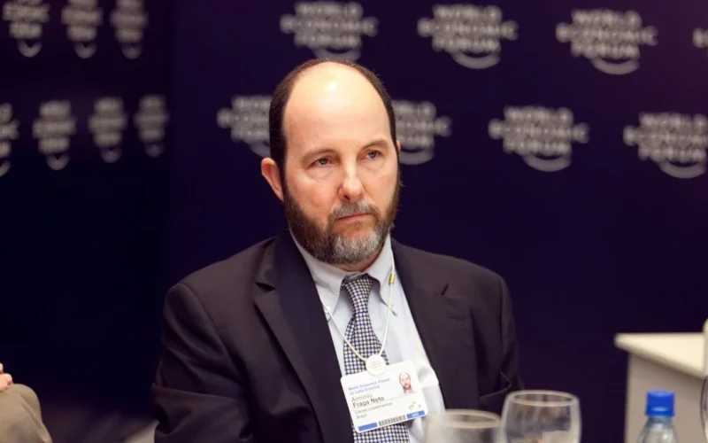 Armínio Fraga: Dificuldades do BC no combate à inflação e a urgência de uma política fiscal austera no Brasil