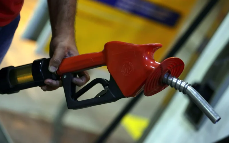 Guerra no Oriente Médio Dispara Preços de Combustíveis: Governo Brasileiro Anuncia Medidas Urgentes