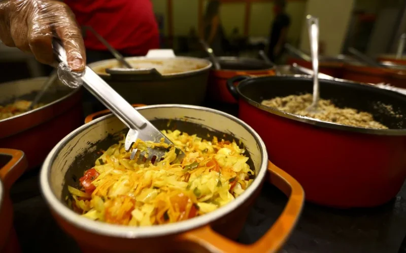 Alerta de Preços: Self-Service em SP Dispara e Atinge R$ 86,86; Veja Como a Inflação Impacta Seu Bolso