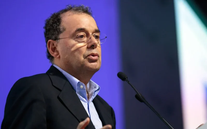 Verde Asset Muda Rota: Aumenta Aposta na Bolsa e Reduz Exposição a Juros do Brasil com Fluxo Estrangeiro em Alta