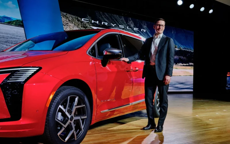 Chrysler: Ícone Americano à Beira da Extinção Vende Apenas uma Minivan. Sobreviverá?
