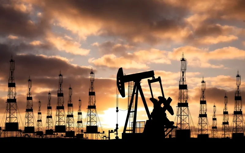 Cessar-fogo EUA-Irã: Petróleo despenca 16% e alivia crise energética global; negociações em Islamabad são o próximo passo