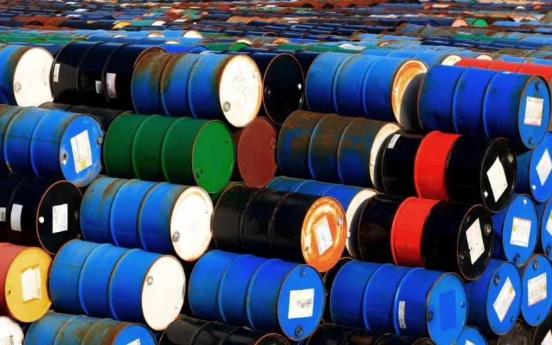 Petróleo flerta com US$ 100: Tensão EUA-Irã e incertezas globais impulsionam alta, mas volatilidade persiste