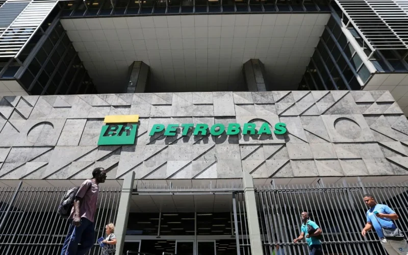 Petrobras (PETR4) Reviravolta em Campos: Estatal Retoma 100% de Tartaruga Verde e Espadarte por US$ 450 Milhões